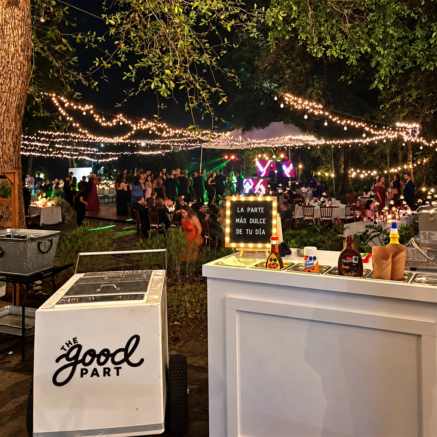 Estación de waffles de The Good Part en una boda al aire libre